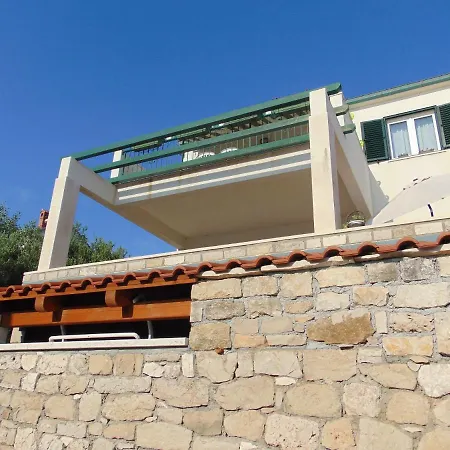 Vin - Excellent Location Apartment *
